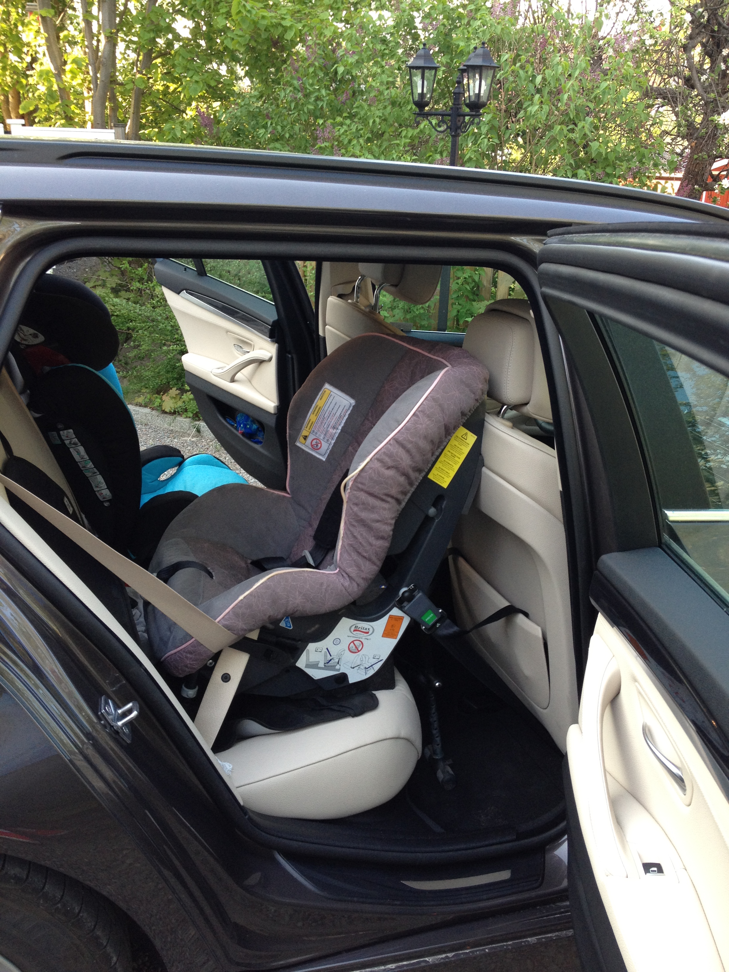 Can you fit 3 child seats bmw 5 series #4